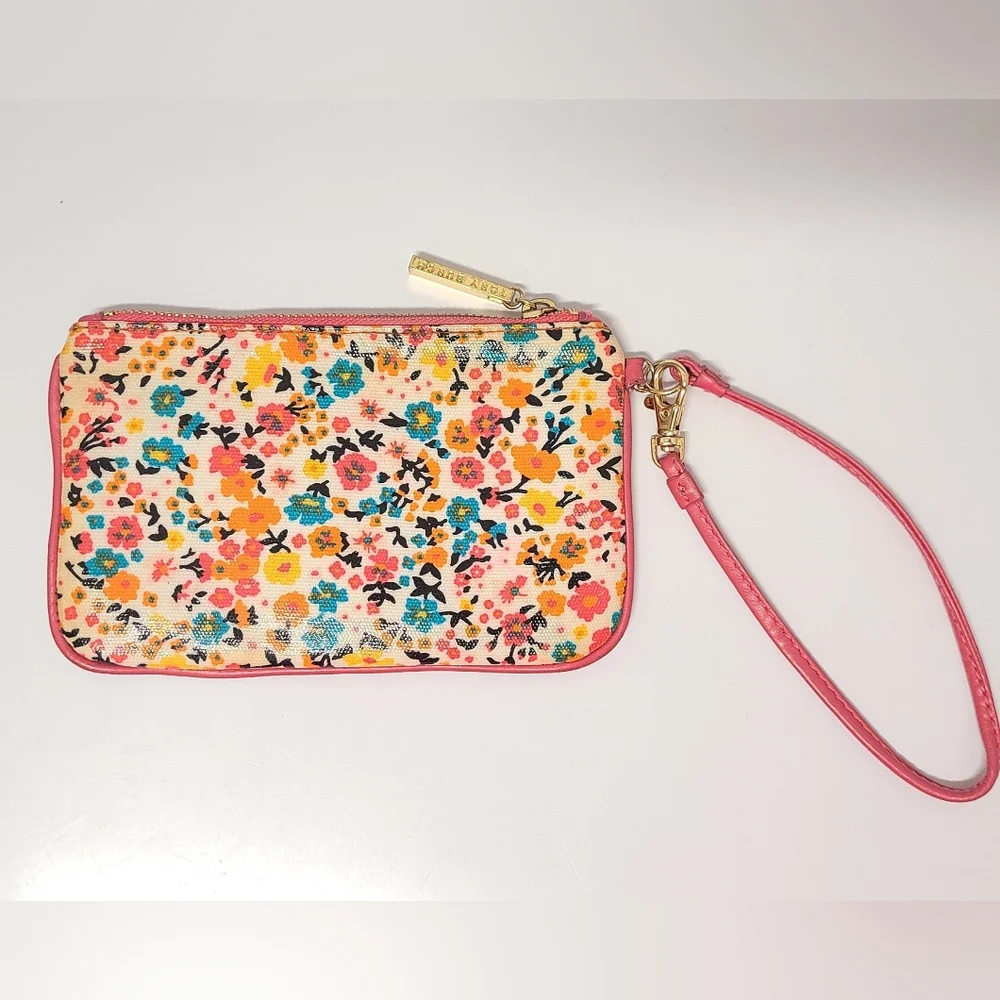 Tory Burch Vintage Floral Wristlet Clip-in Pouch in Pink Multi